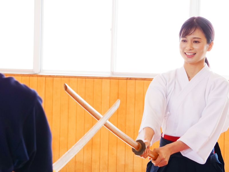 女性剣士の稽古画像