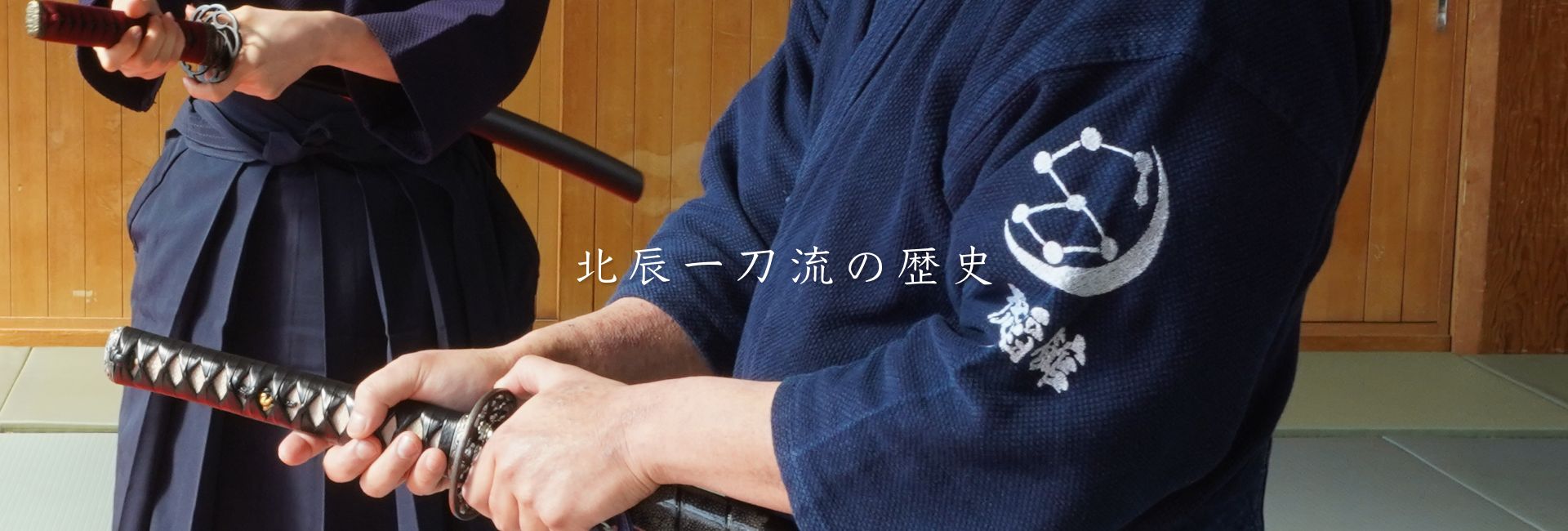 剣を持つ男性の画像